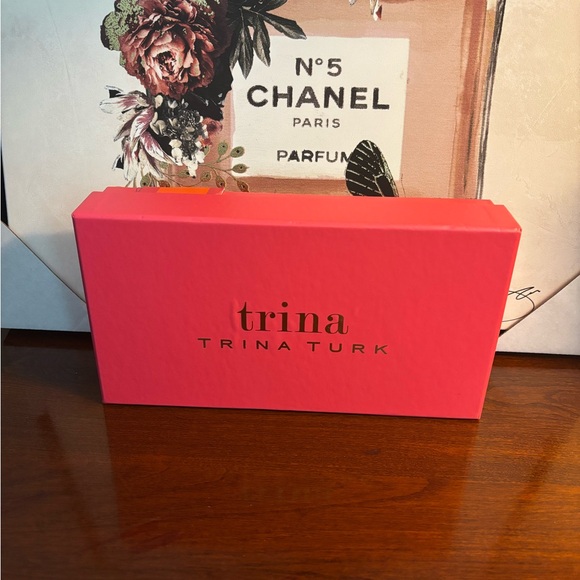 Trina Turk Multicolor Swirl Wallet NWOT - Picture 2 of 2